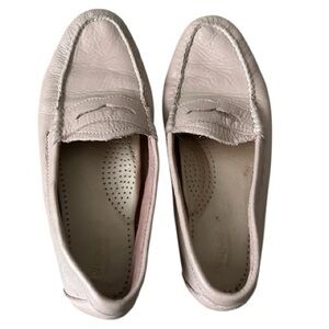 G.H. Bass Weejuns Soft Blush Pink Leather Penny  classic Loafers - Size 9M
